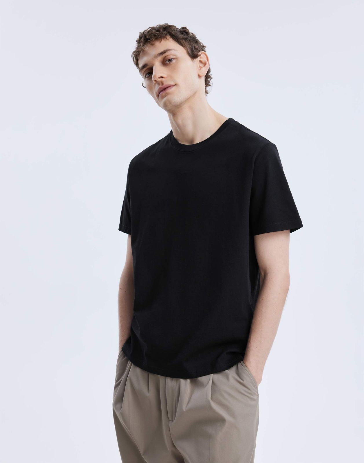 

Футболка мужская Gloria Jeans BKT017262 черный M/182, BKT017262