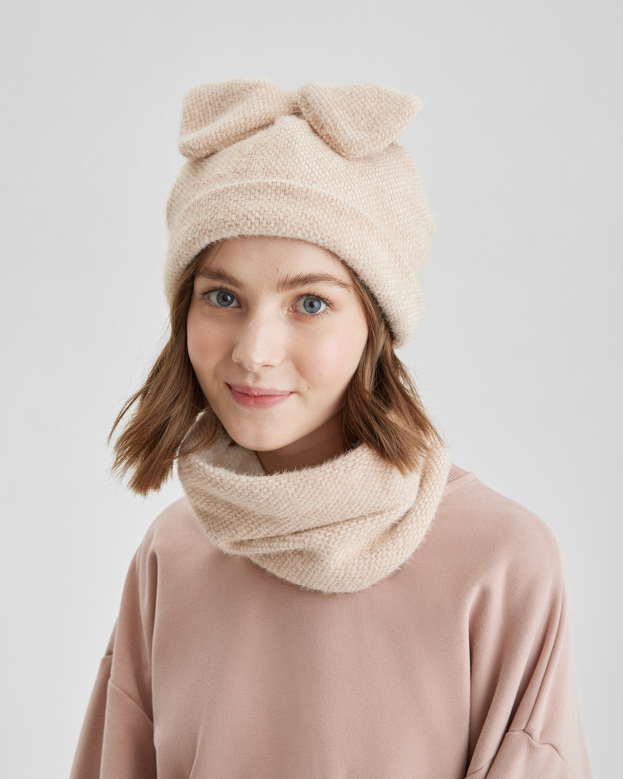 

Комплект (шапка+снуд) женский BARMARISKA кшсд-б0505 бежевый, one size, кролик кшсд-б0505