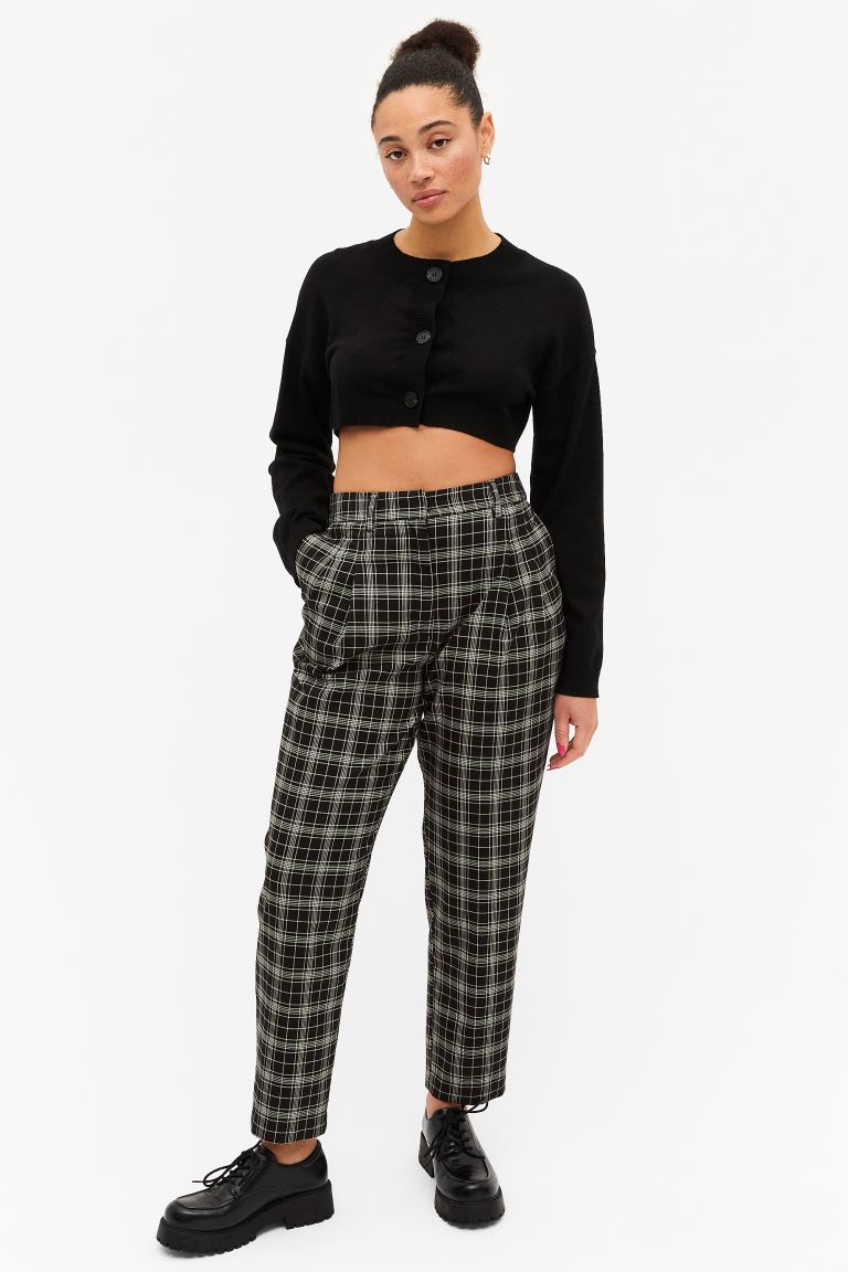 

Брюки женские Monki 1014663028 черные 46 EU (доставка из-за рубежа), 1014663028