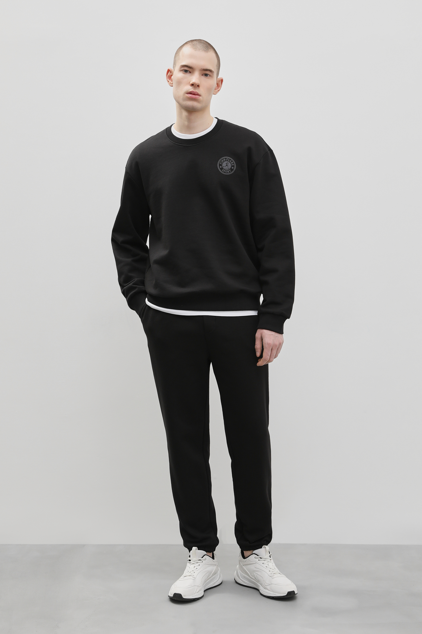 

Спортивные брюки мужские Finn Flare FAC23015 черные M, FAC23015