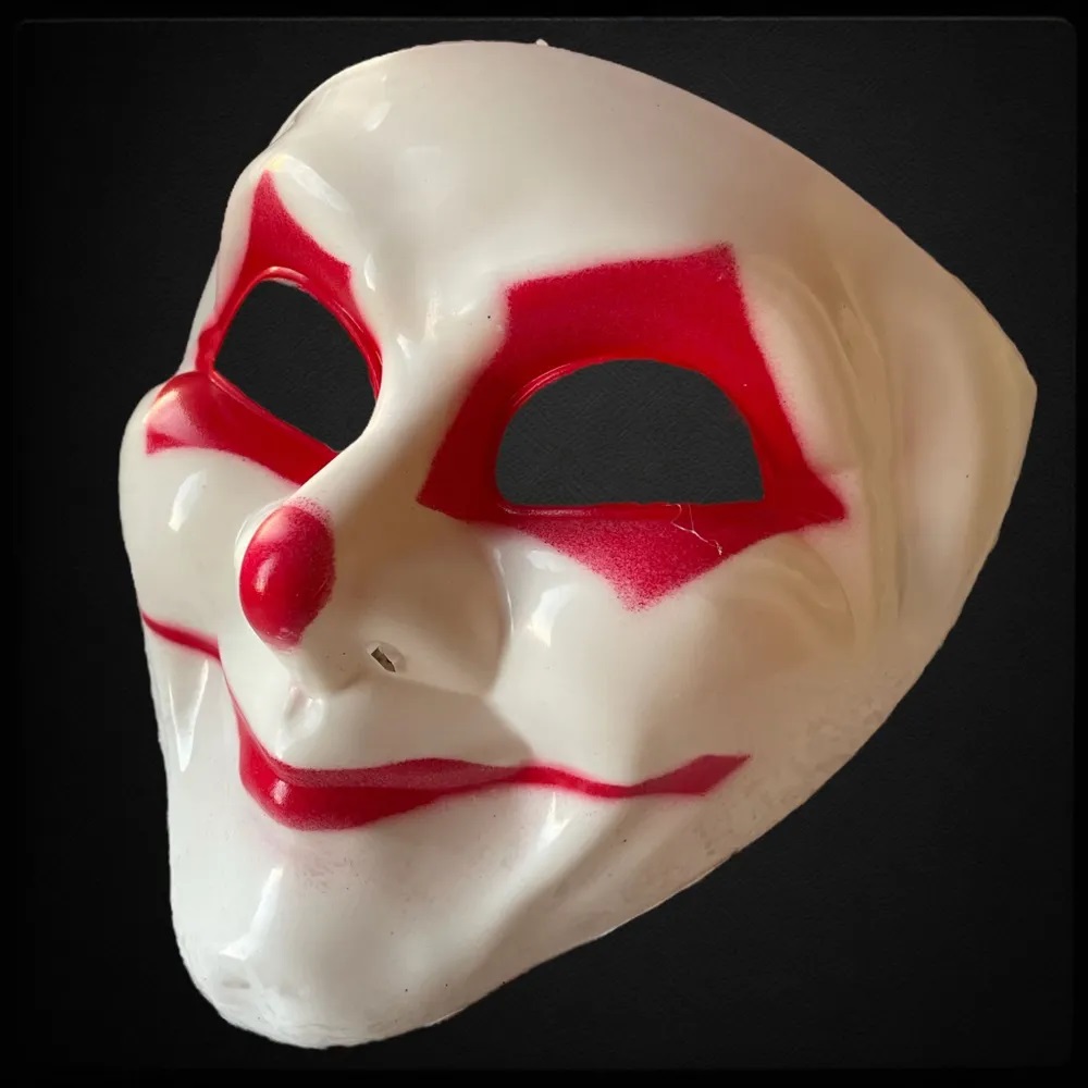 

Маска карнавальная ILICIT на Хэллоуин Проклятый театр, Белый, Маска карнавальная на Хэллоуин "Проклятый театр"