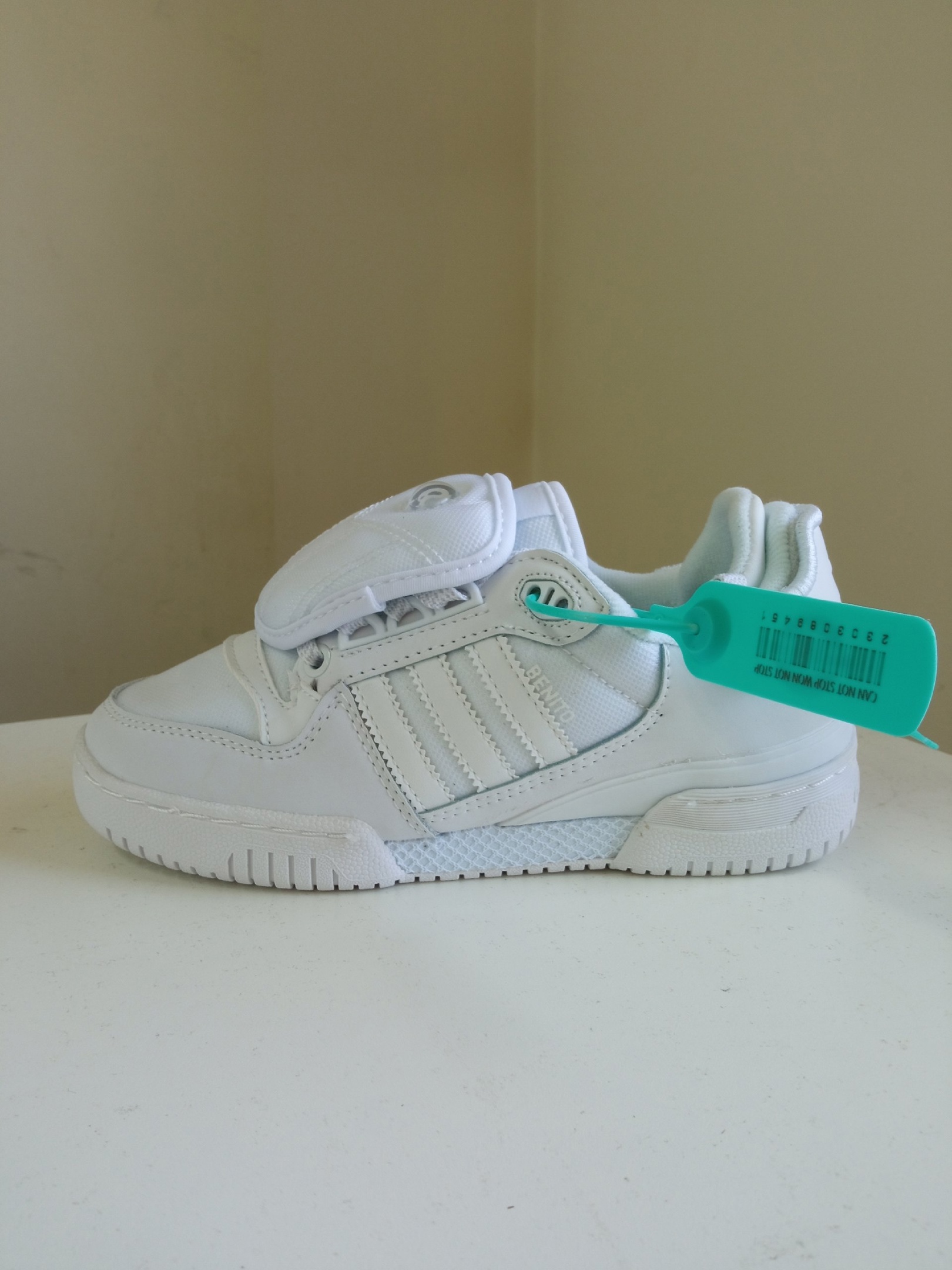 

Кроссовки женские Adidas Bad Bunny белые 40 RU, Белый, Bad Bunny