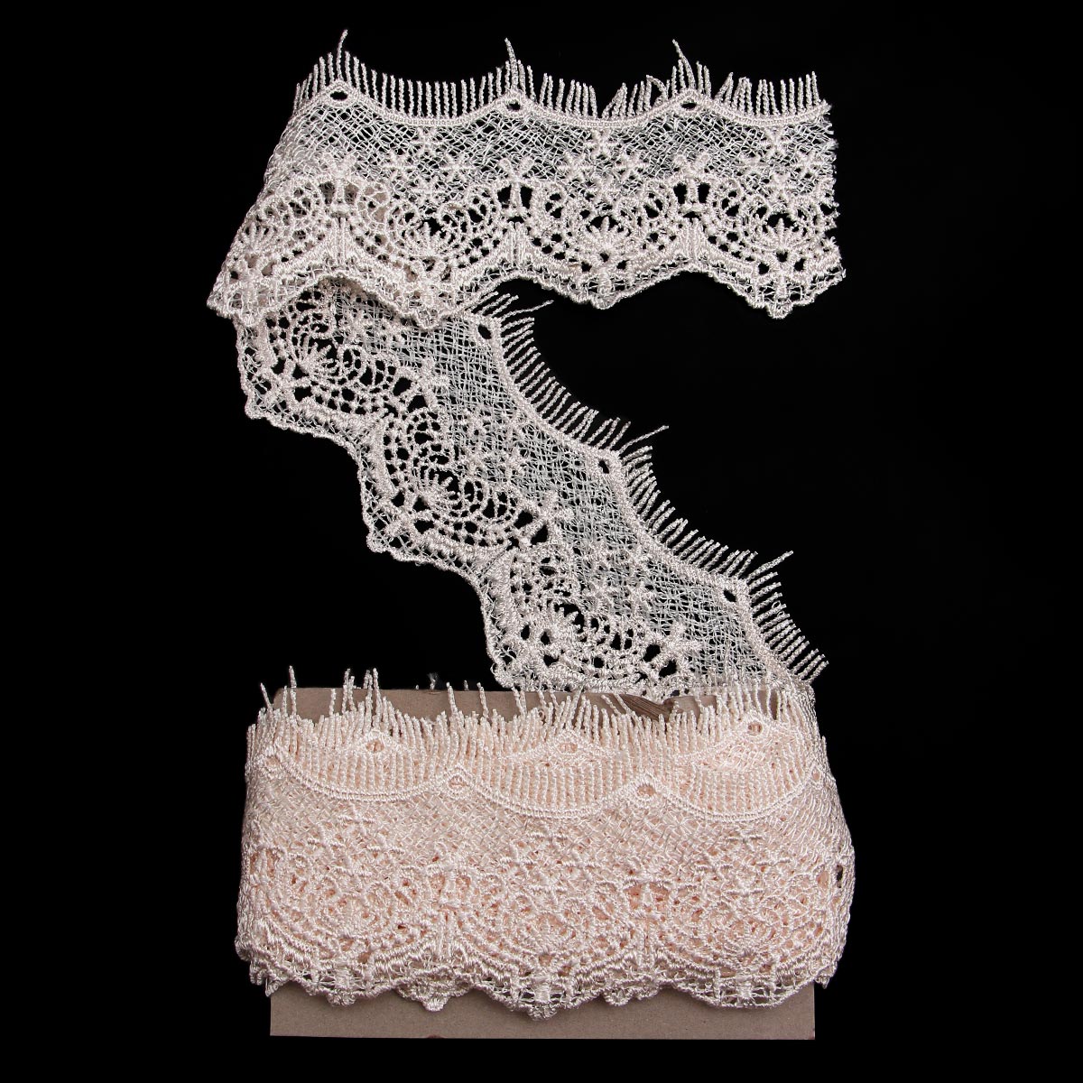 

Кружево гипюр 72 мм*9,14м (571 молочный), Бежевый