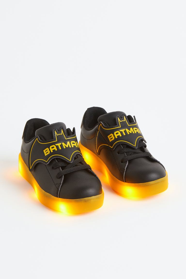 Кеды детские H&M Бэтмен, светящиеся, черный-желтый, размер 32 (доставка из-за рубежа)