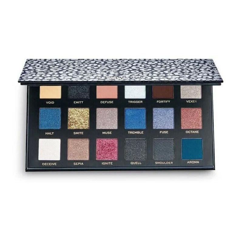 Палетка теней для век REVOLUTION PRO New Neutral Smoked Palette 18 цветов 18 г