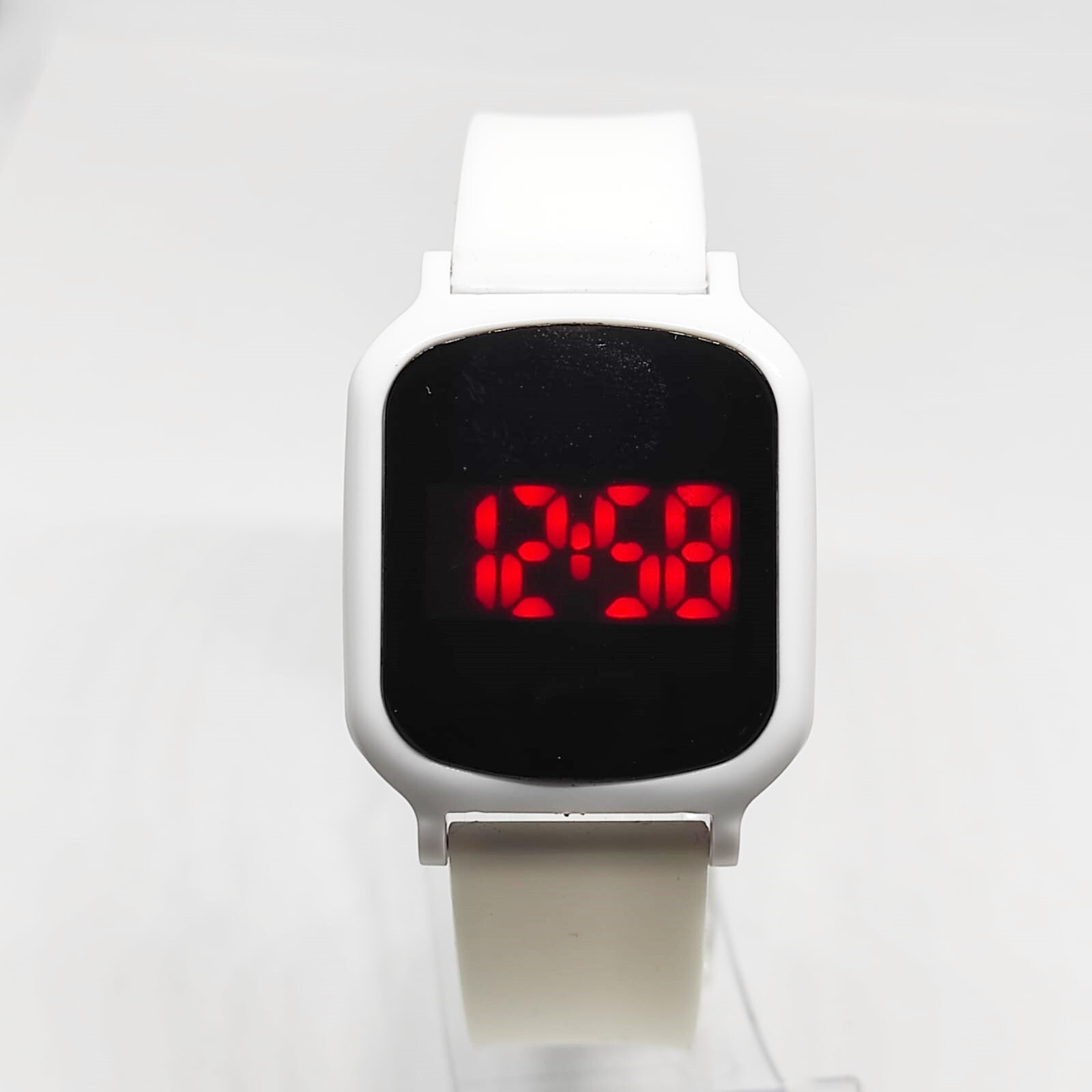 

Наручные часы женские NoBrand 54, 54