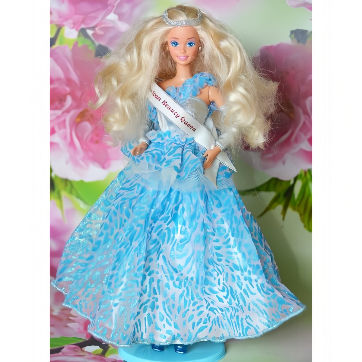 

Кукла Barbie высотой 30 см