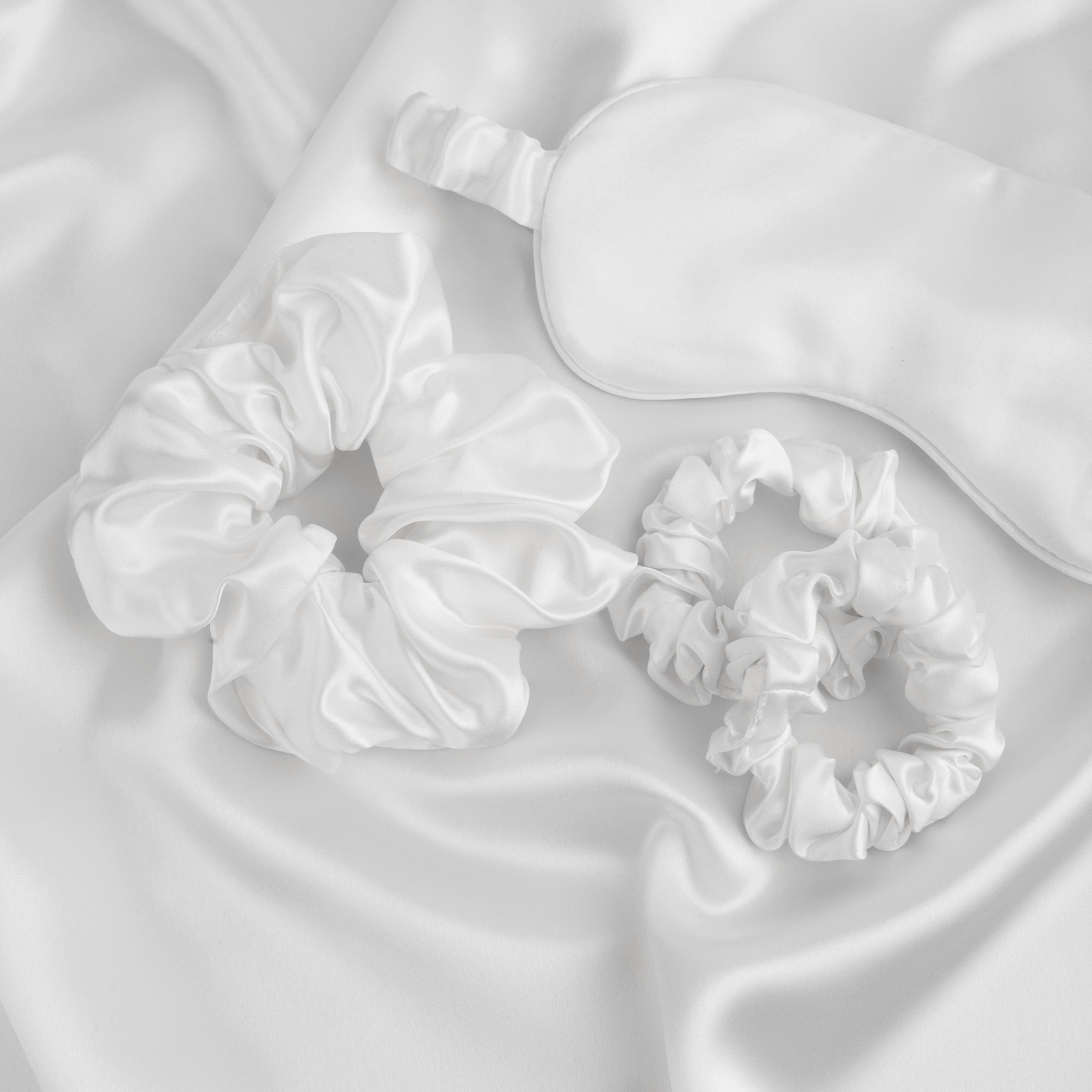 фото Подарочный набор из шелка soft box white наволочка маска для сна резинки для волос