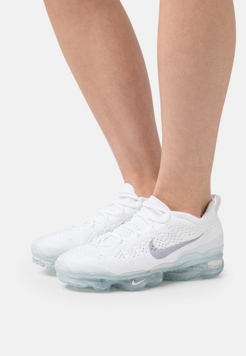 

Кроссовки женские Nike W Air Vapormax 2023 Fk белые 38 EU (доставка из-за рубежа), Белый, W Air Vapormax 2023 Fk