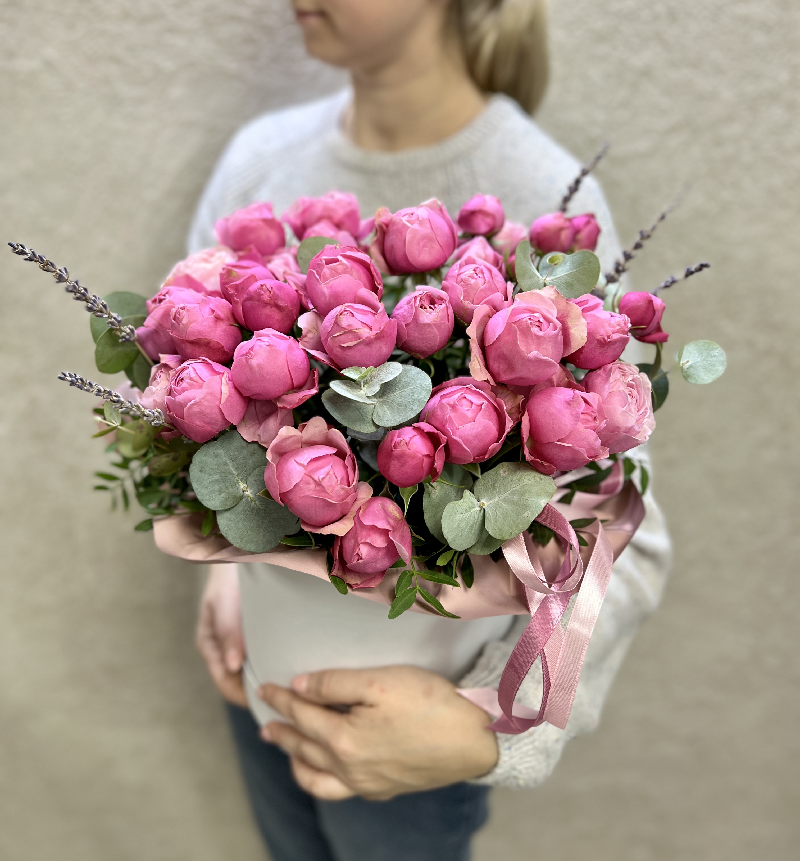 

Букет цветов ОкЦветок роза 30 см x 35 см розовый в коробке, XXL