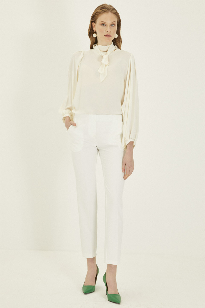 

Брюки женские Zühre 3249 белые 46 RU (товары доставляются из-за рубежа), 3249