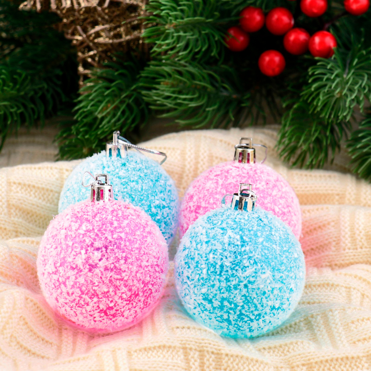 фото Набор елочных шаров зимнее волшебство заснеженный, d 6 см, 4 шт, малиново-голубой