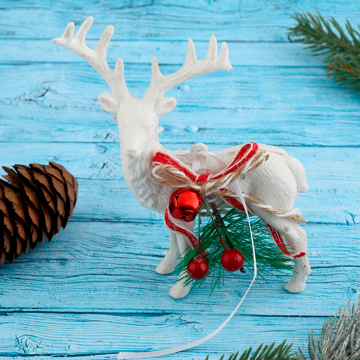 

Елочная игрушка Зимнее волшебство Снежный олень с бубенцом 4316665 1 шт. серебристый, Снежный олень с бубенцом