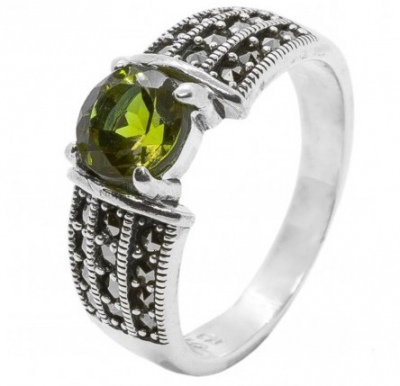 

Кольцо из серебра с хризолитом р. 17 Марказит HR1028-12952, HR1028-12952