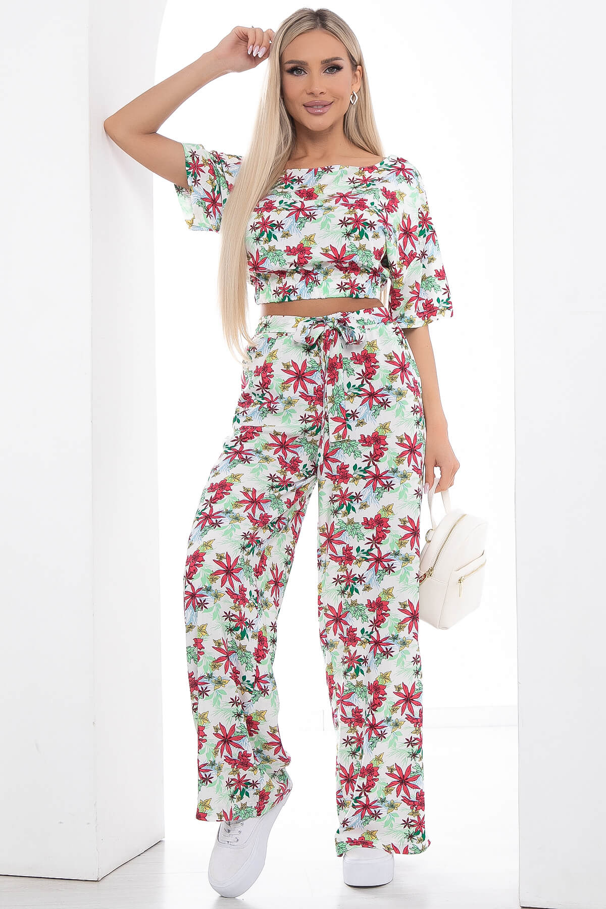 

Костюм женский LT Collection Летняя прогулка белый 46 RU, Летняя прогулка