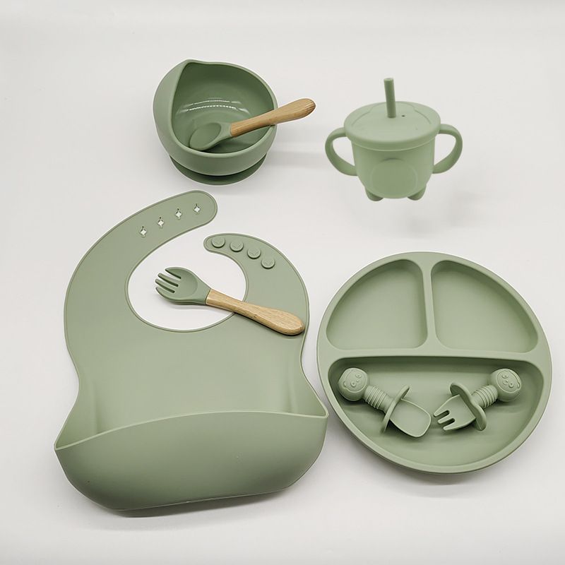 Детский силиконовый набор посуды IQchina для кормления малыша 9 предметов оливковый набор кухонных принадлежностей 12 предметов силикон на подставке y4 6432