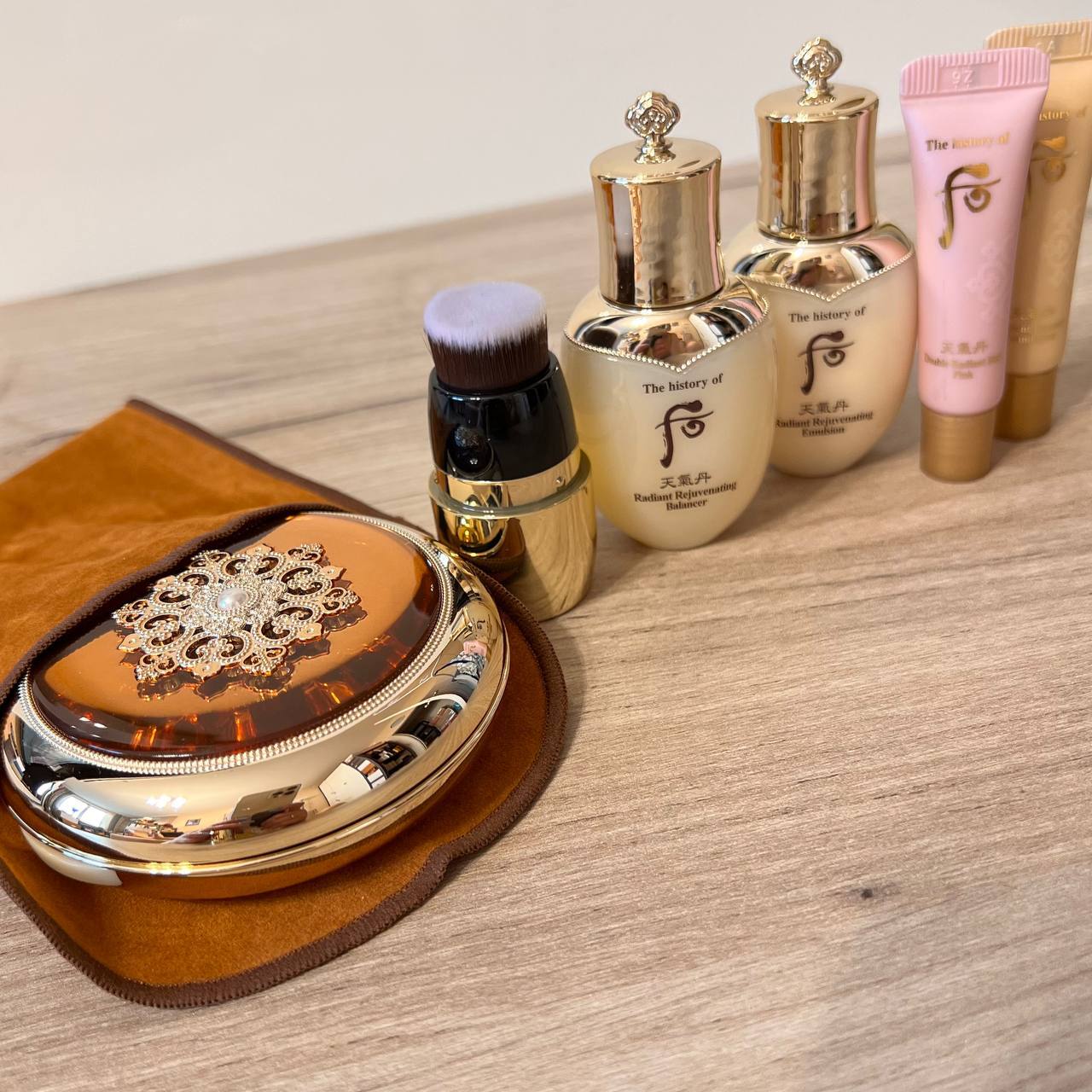 

The HISTORY Кушон.Тон 21 Антивозрастное тональное средство. Radiant Essence Cushion SPF50+