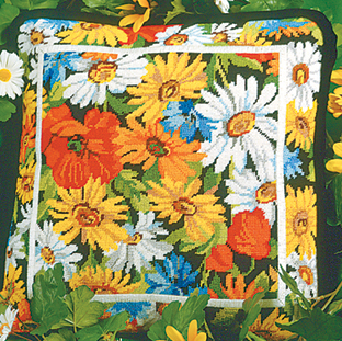 Набор для вышивания подушки Маргаритки и маки арт.30795