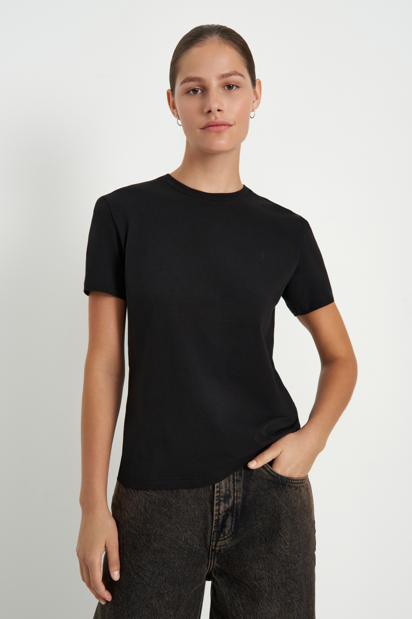 

Футболка женская Finn Flare FWE11096 черная M, Черный, FWE11096