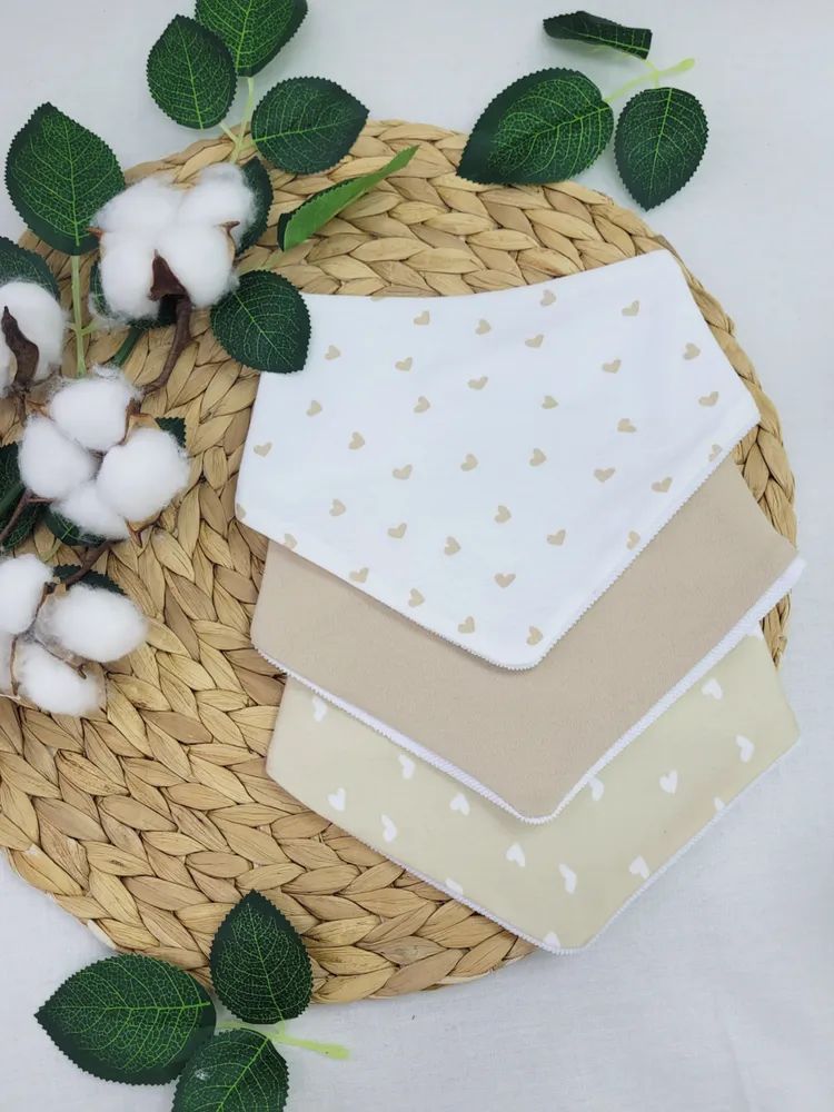 Нагрудники непромокаемые Бежевые сердечки 3шт