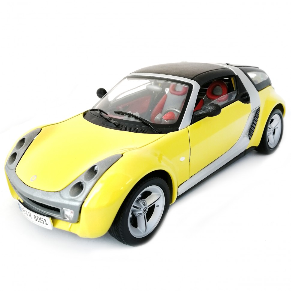 

Коллекционная модель автомобиля Smart Roadster Coupe Bburago 1/18 металл 18-12052 yellow, Желтый