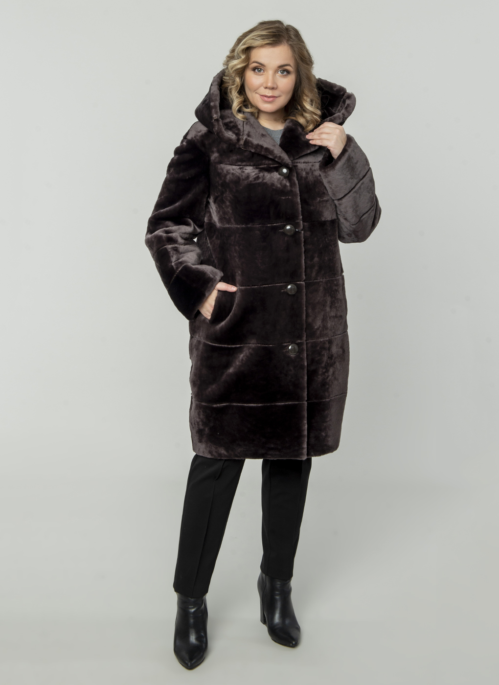 

Пальто женское Alfafur 49651 серое 50 RU, 49651