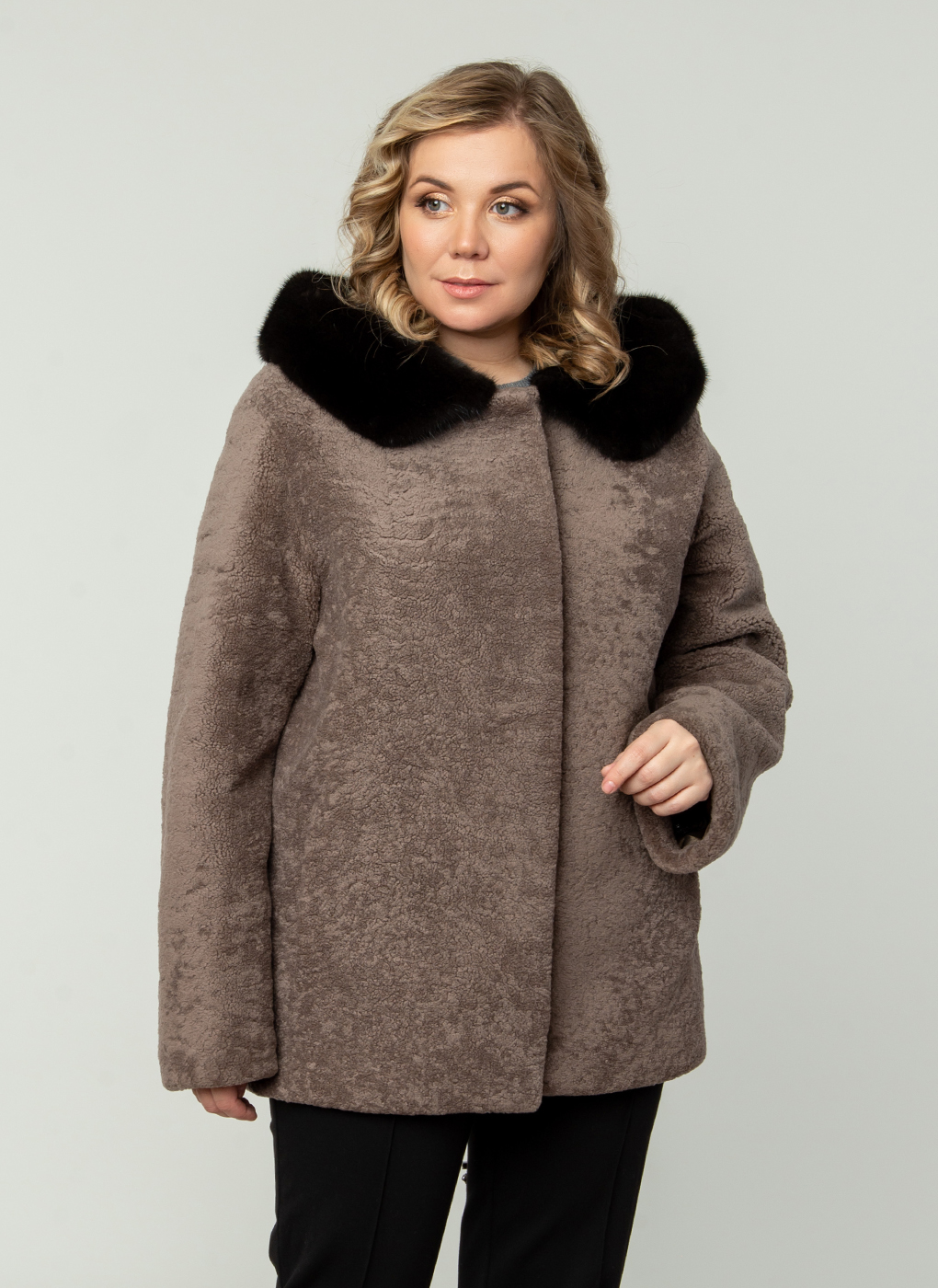 

Куртка женская Karolina babayan 56964 коричневая 48 RU, 56964