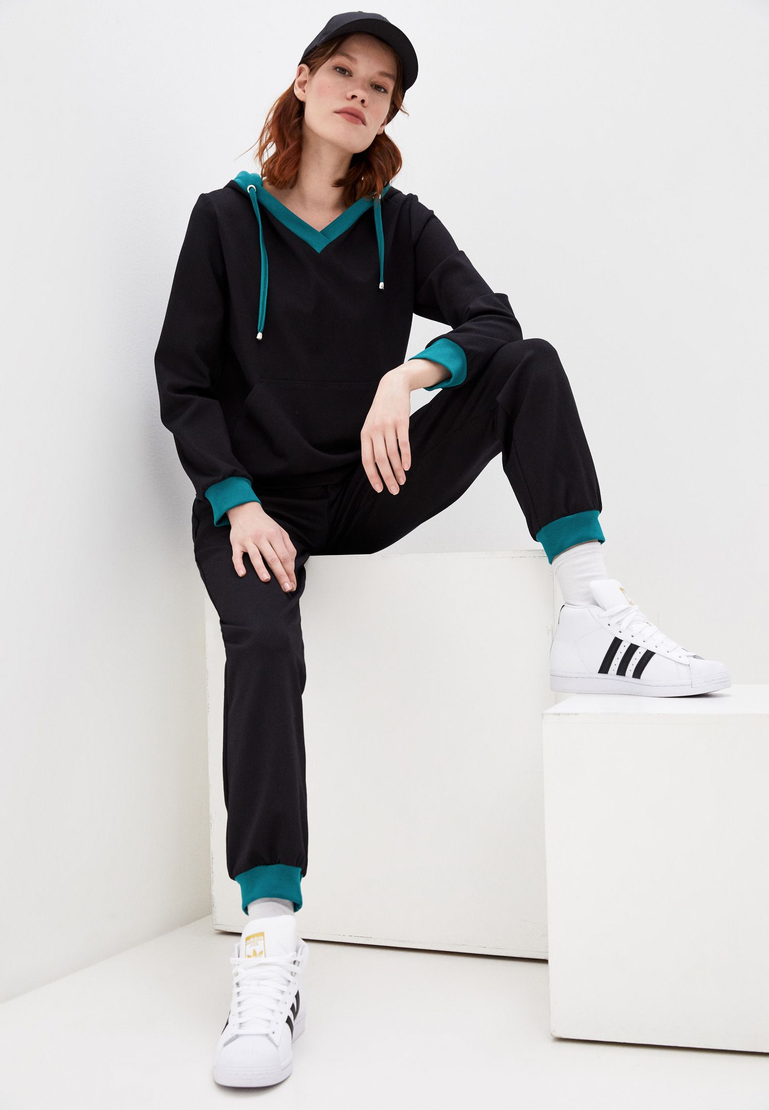 

Костюм женский MALAEVA Z-SS012-3 черный S/M, Z-SS012-3