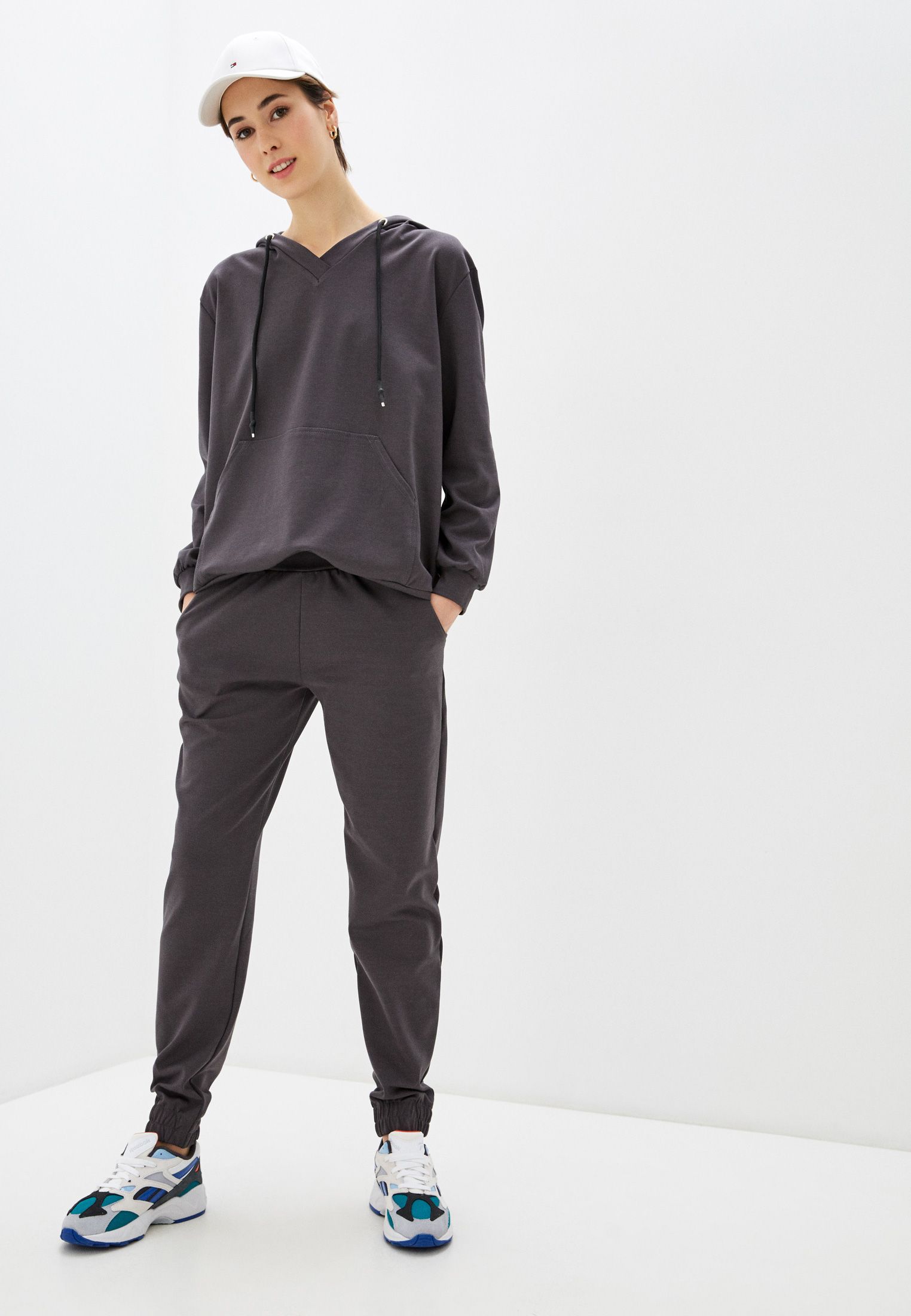

Костюм женский MALAEVA Z-SS012-55 серый M/L, Z-SS012-55