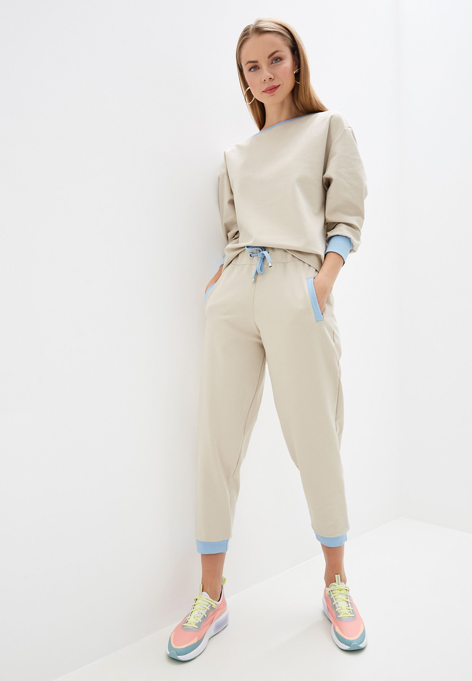 

Костюм женский MALAEVA Z-SS014-15 бежевый S/M, Z-SS014-15
