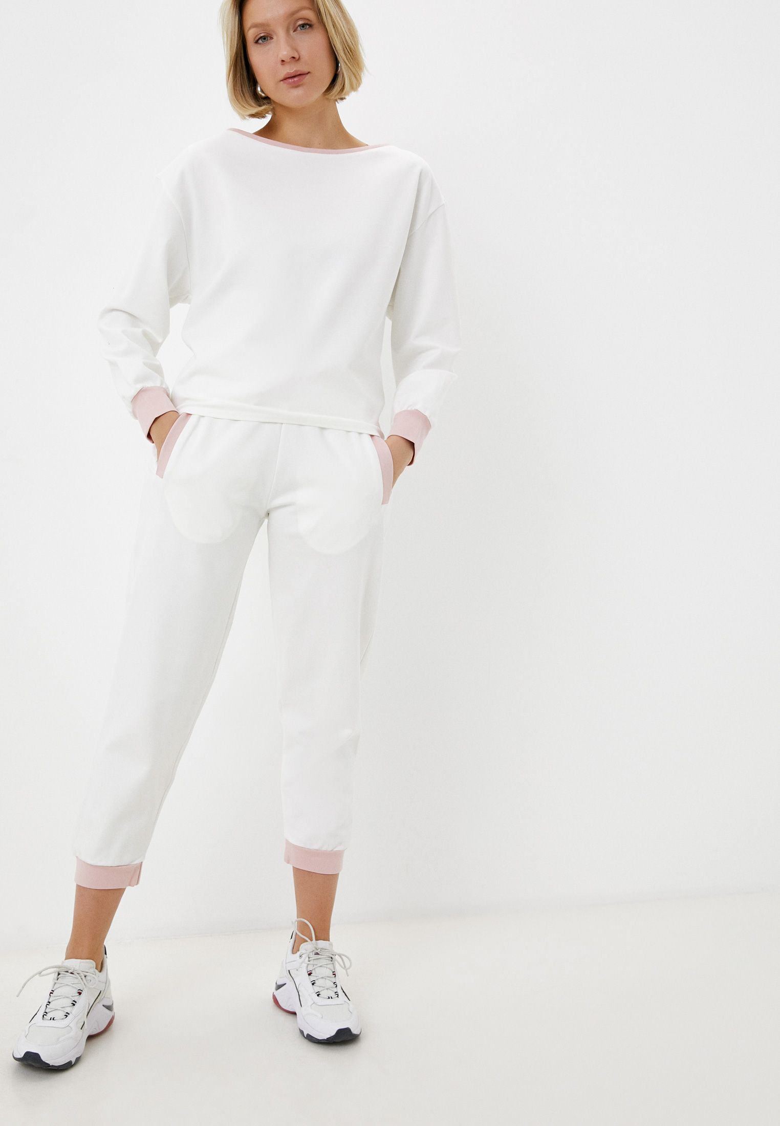 

Костюм женский MALAEVA Z-SS014-15 белый S/M, Z-SS014-15