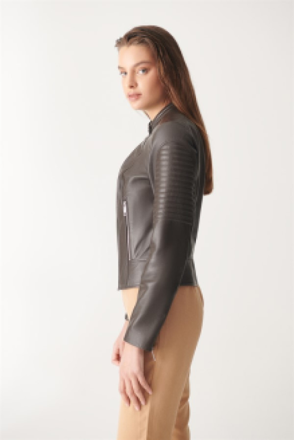 

Кожаная куртка женская Black Noble 330 зеленая XL (доставка из-за рубежа), Зеленый, 330