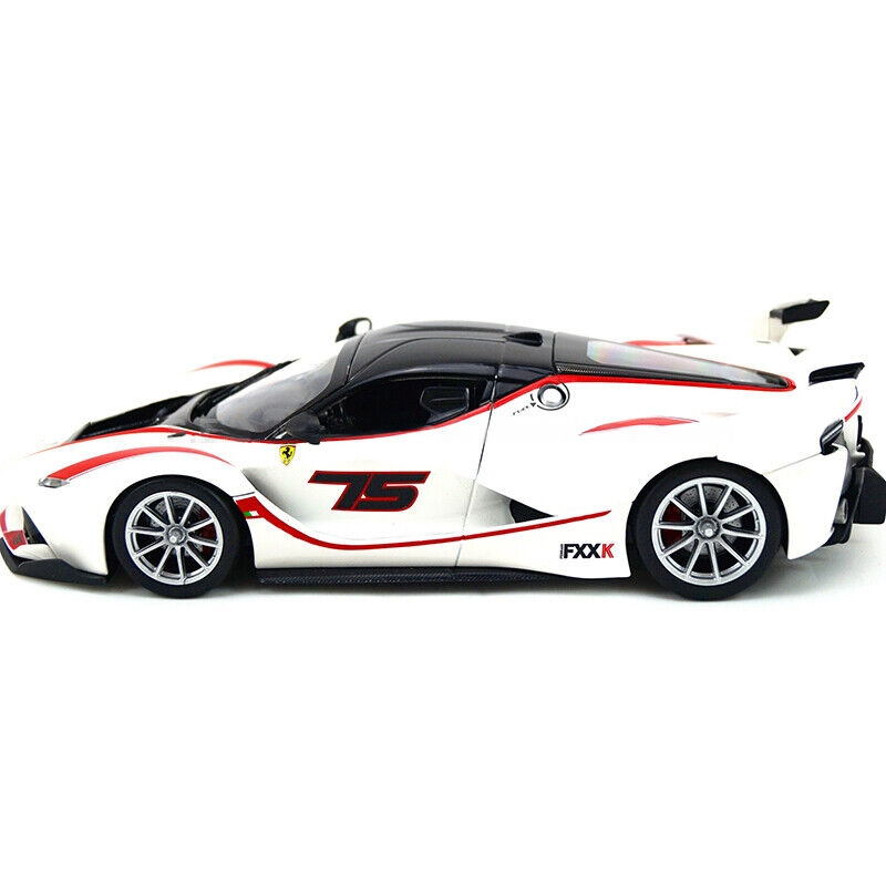 Машина Bburago Ferrari FXX K 1:24 белый 18-26301