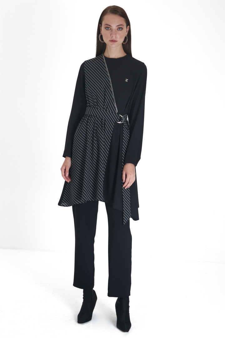 

Костюм женский Zuhre 3689 черный 46 RU (товары доставляются из-за рубежа), 3689