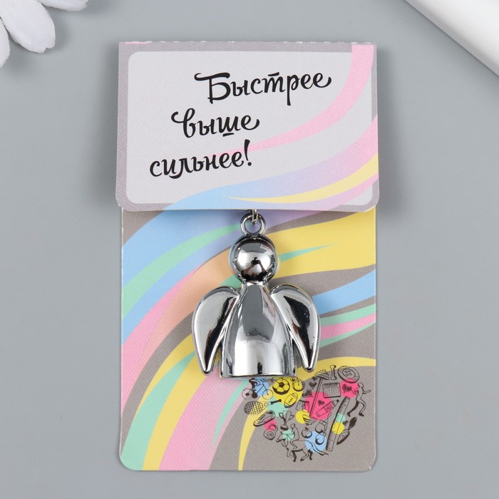 

Брелок женский NoBrand 610456 серебристый, 610456