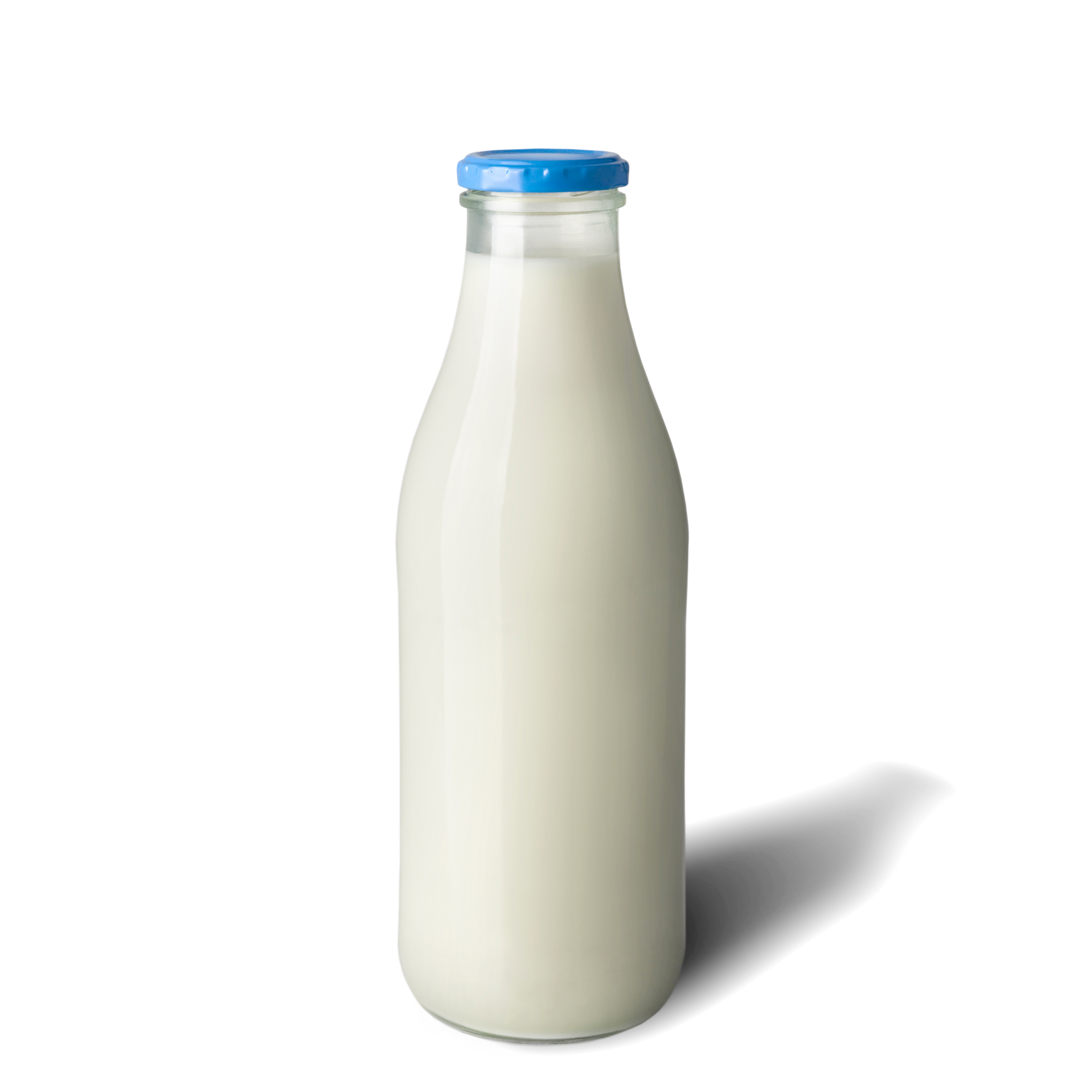 Бутылка молока буренка раньше вмещала. Прозрачная бутылка молока. Молоко без фона. Молоко на белом фоне. Молоко в литровых бутылках.