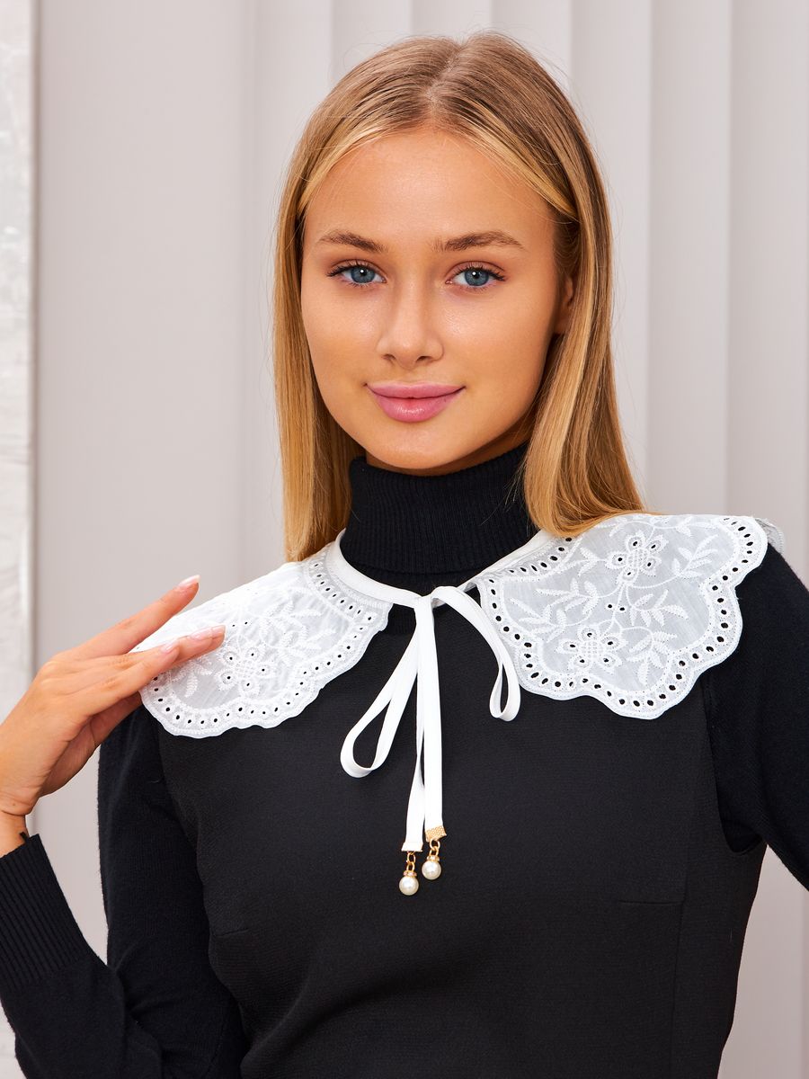 

Воротник съемный женский NoBrand 0101 белый на завязках колокольчики, 0101