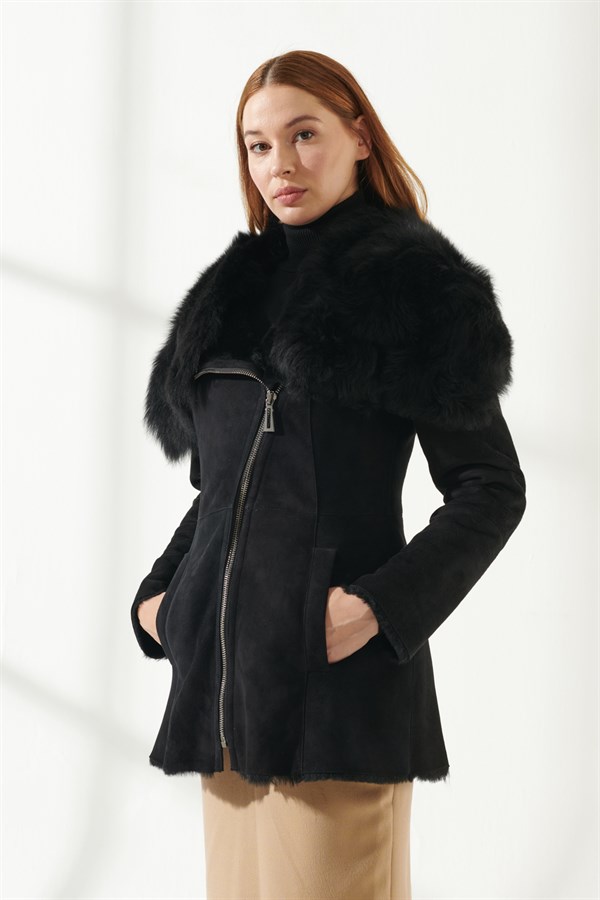 

Полушубок женский Black Noble 255 черный L (товары доставляются из-за рубежа), 255