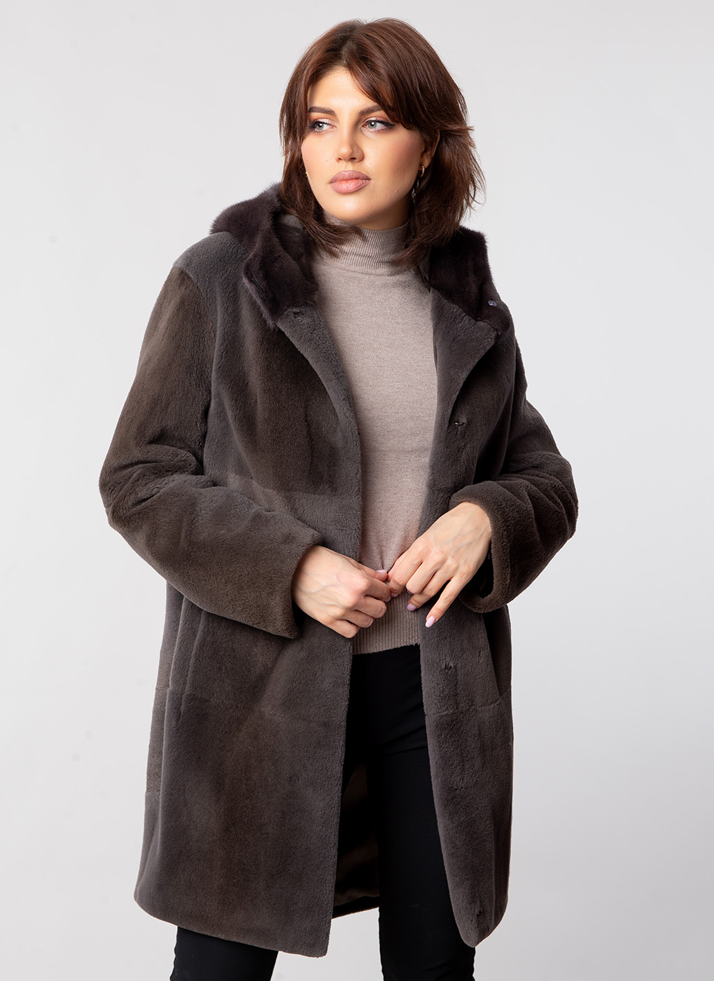

Шуба женская Karolina babayan 51040 серая 42 RU, 51040