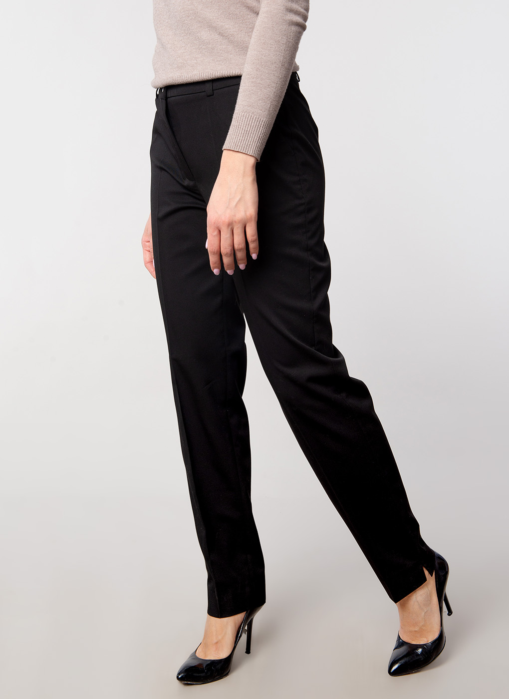 

Брюки женские Avelontailor 59402 черные 48 RU, 59402