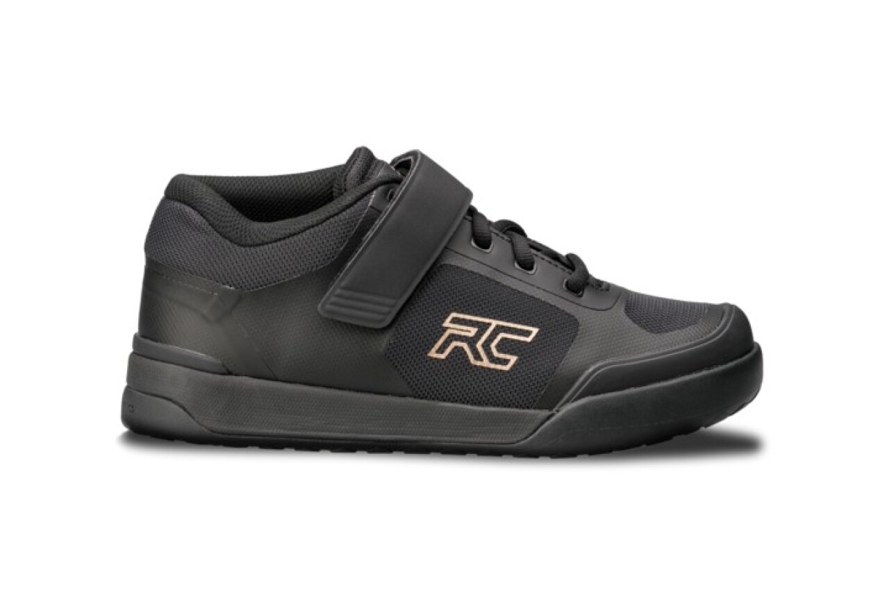 

Велотуфли женские Ride Concepts Traverse Womens, Black/Gold, 7.5, 2021 (2351-560), Traverse
