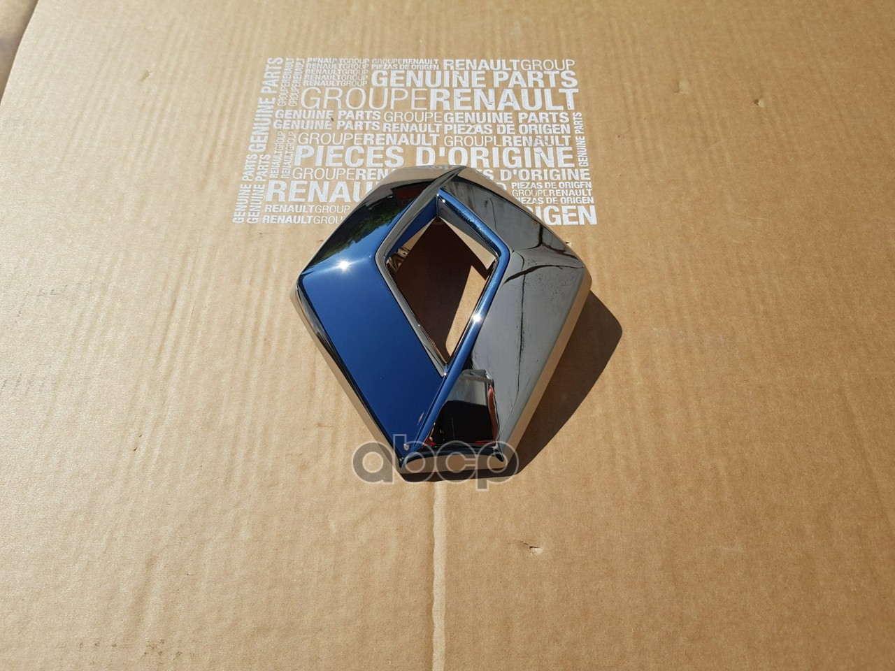 

Эмблема RENAULT 62 89 058 55R, Серебристый