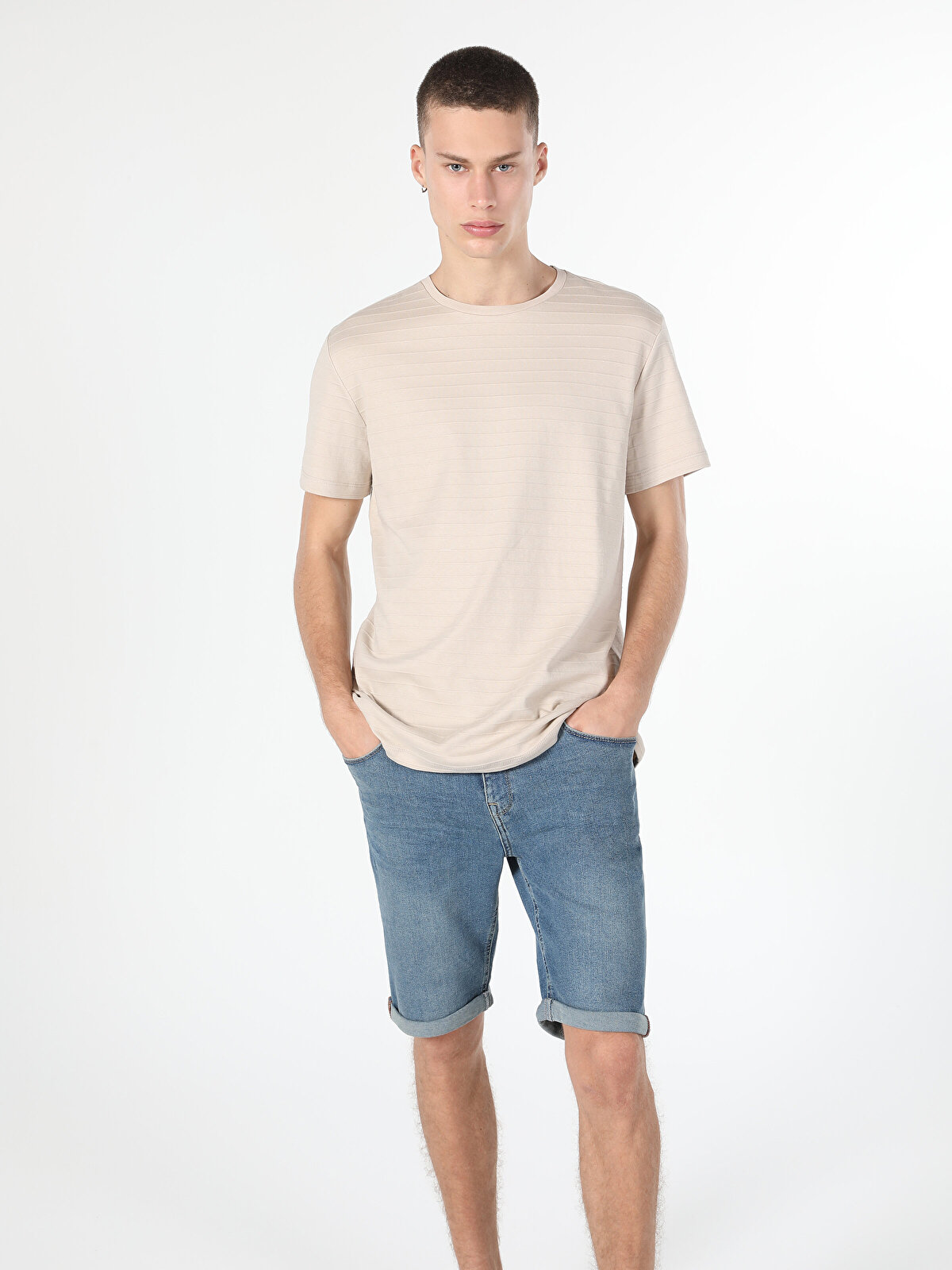 

Футболка мужская Colin's CL1058847_Q1.V1_BEI белая 2XL, CL1058847_Q1.V1_BEI