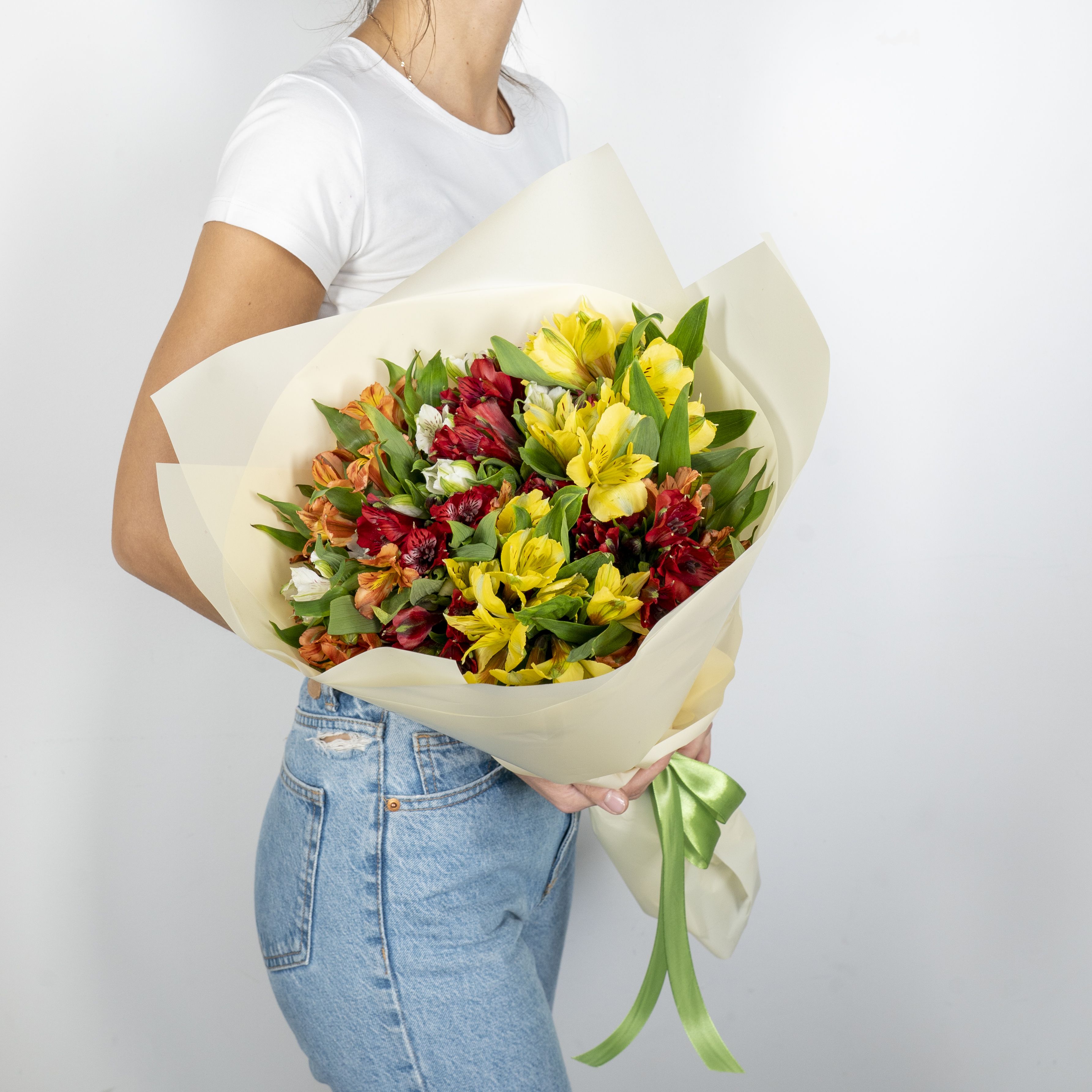 

Цветочная композиция Лэтуаль Flowers Альстромерии FLW000866, 19 шт разноцветный, Альстромерии