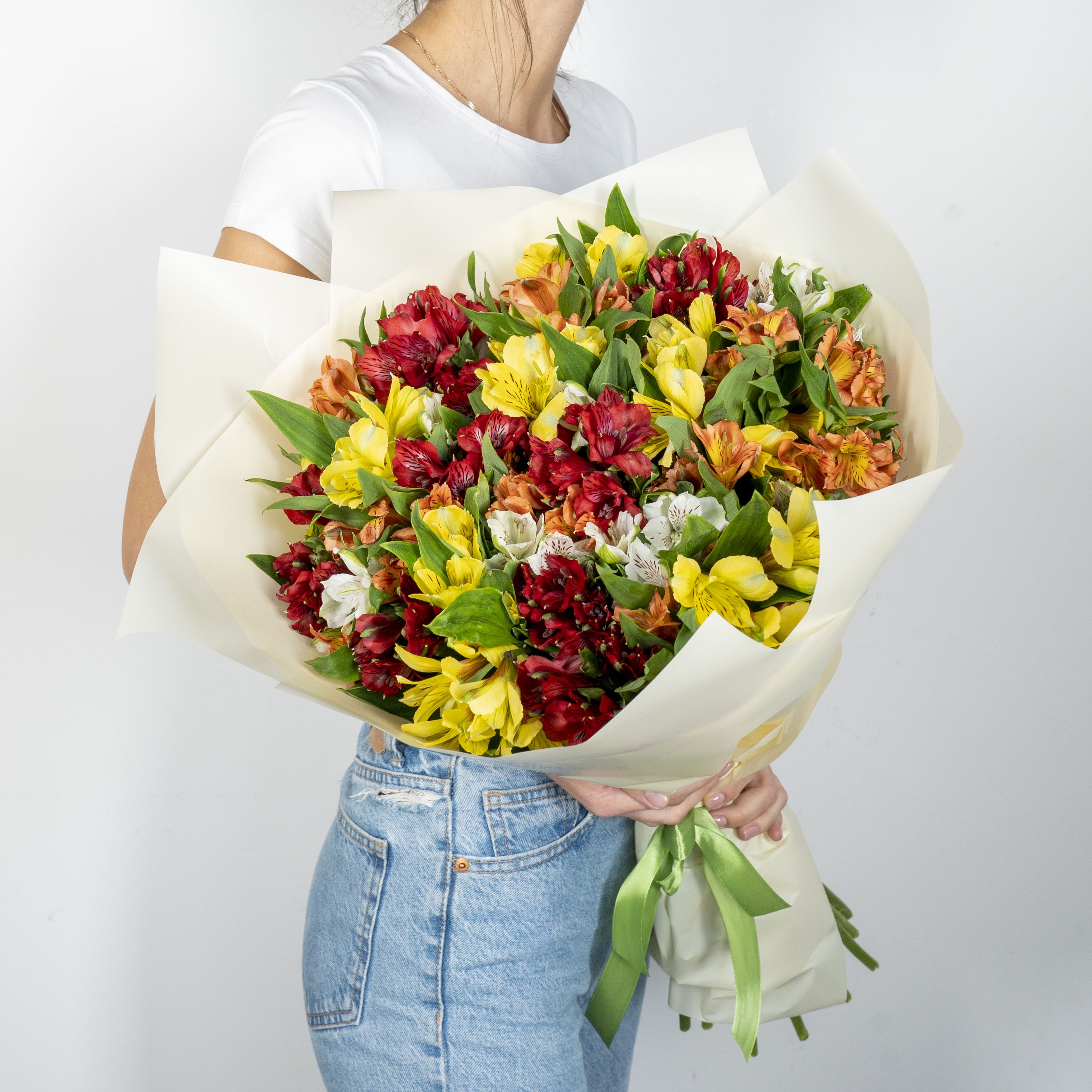 

Цветочная композиция Лэтуаль Flowers Альстромерии FLW000870, 31 шт разноцветный, Альстромерии