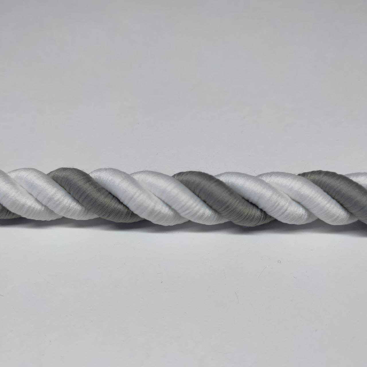 

Шнур декоративный idealtex Ш-20-0.2м , длина 20 м, диаметр 12 мм, Белый;серый, 0.2м