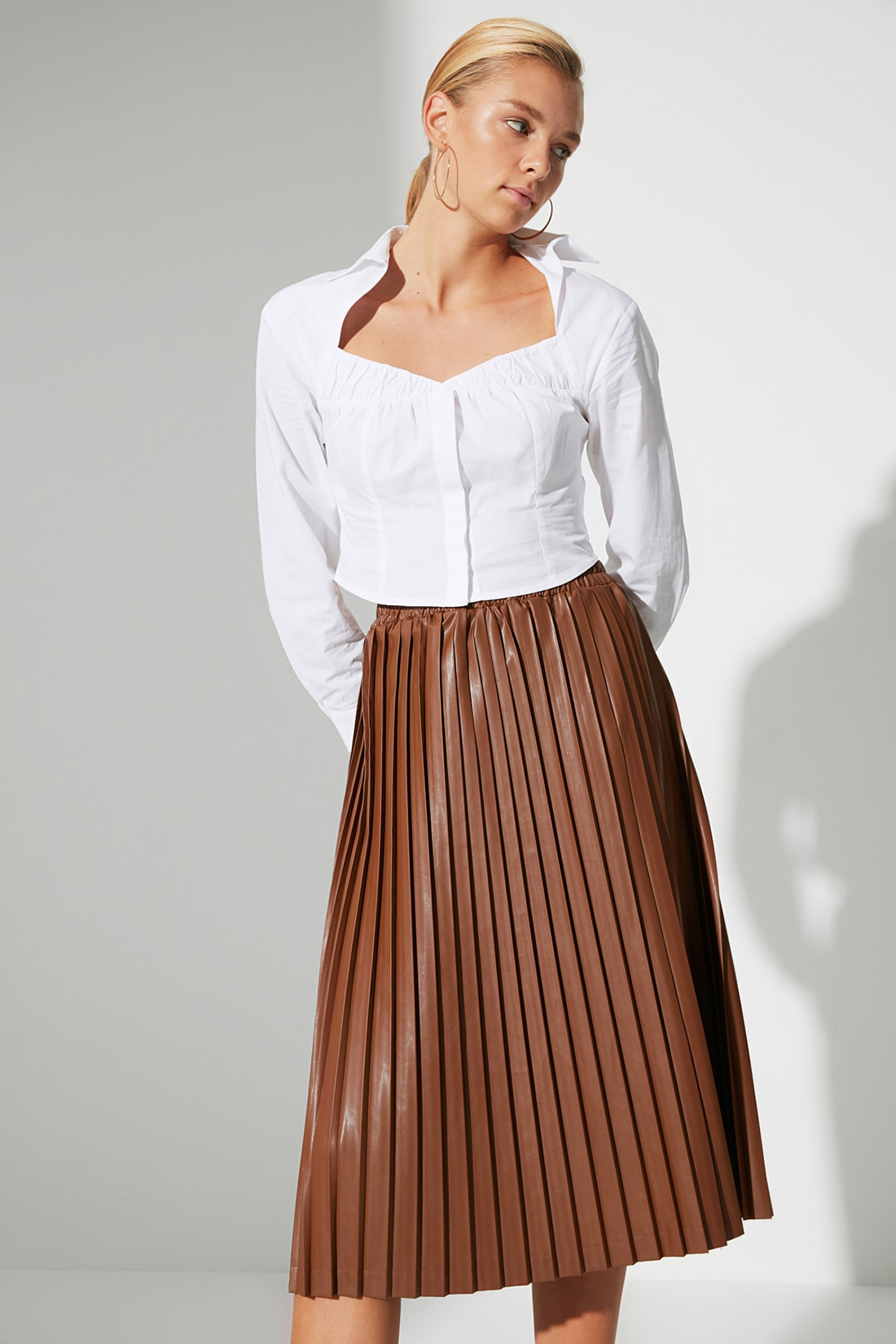 

Юбка женская Trendyol TWOAW22ET0075 коричневая 36 EU, TWOAW22ET0075