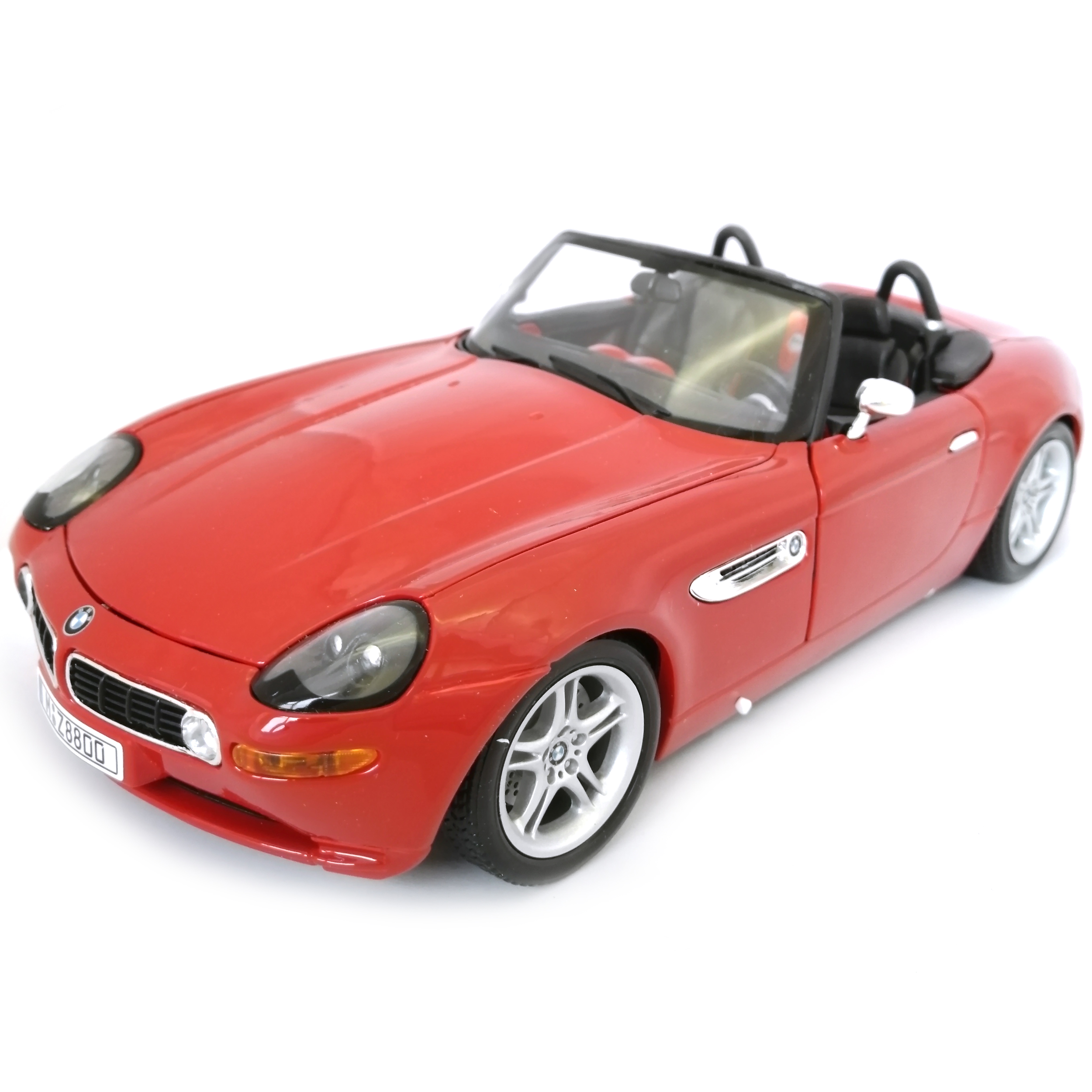 

Коллекционная модель автомобиля Bburago BMW Z8, масштаб 1:18, 18-12032, Красный;серебристый