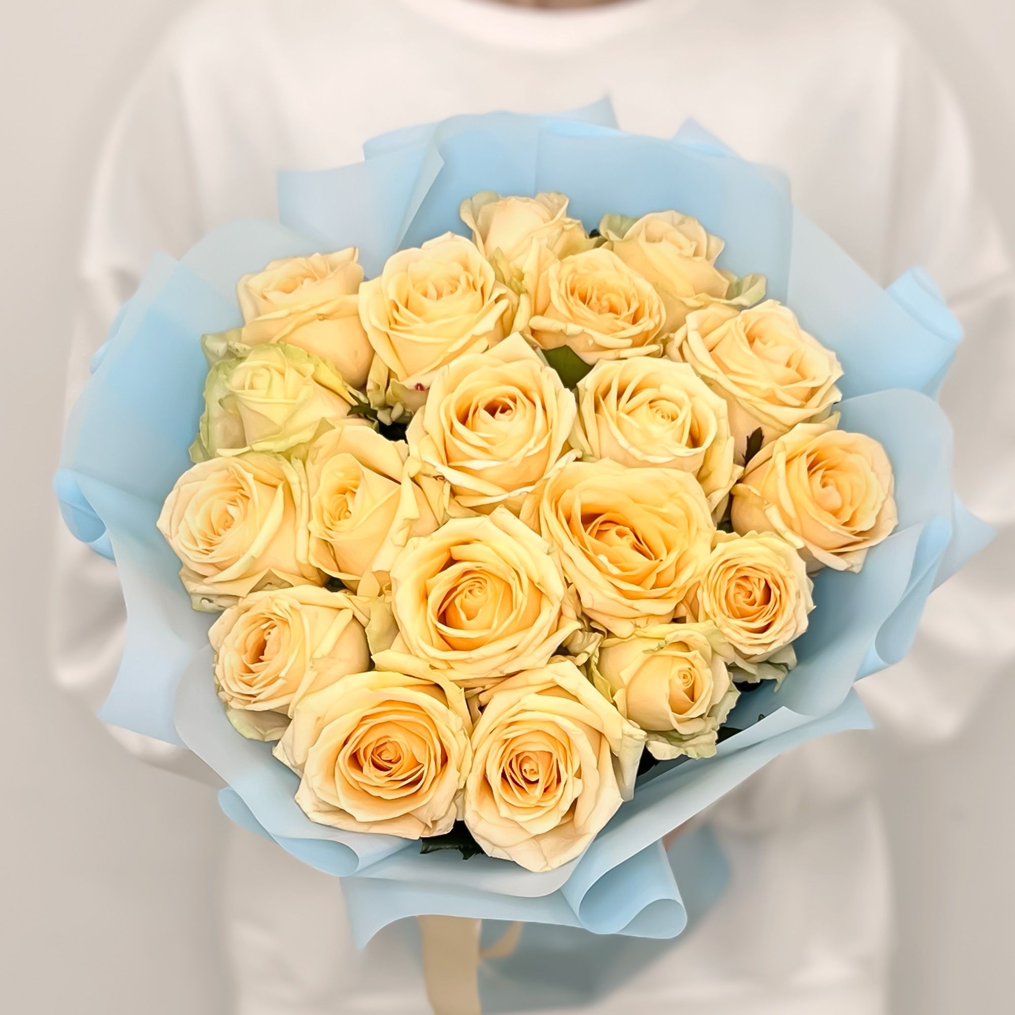 

Монобукет Лэтуаль Flowers роза 40 см 19 шт. кремовый Праздничный FLW001198, Праздничный