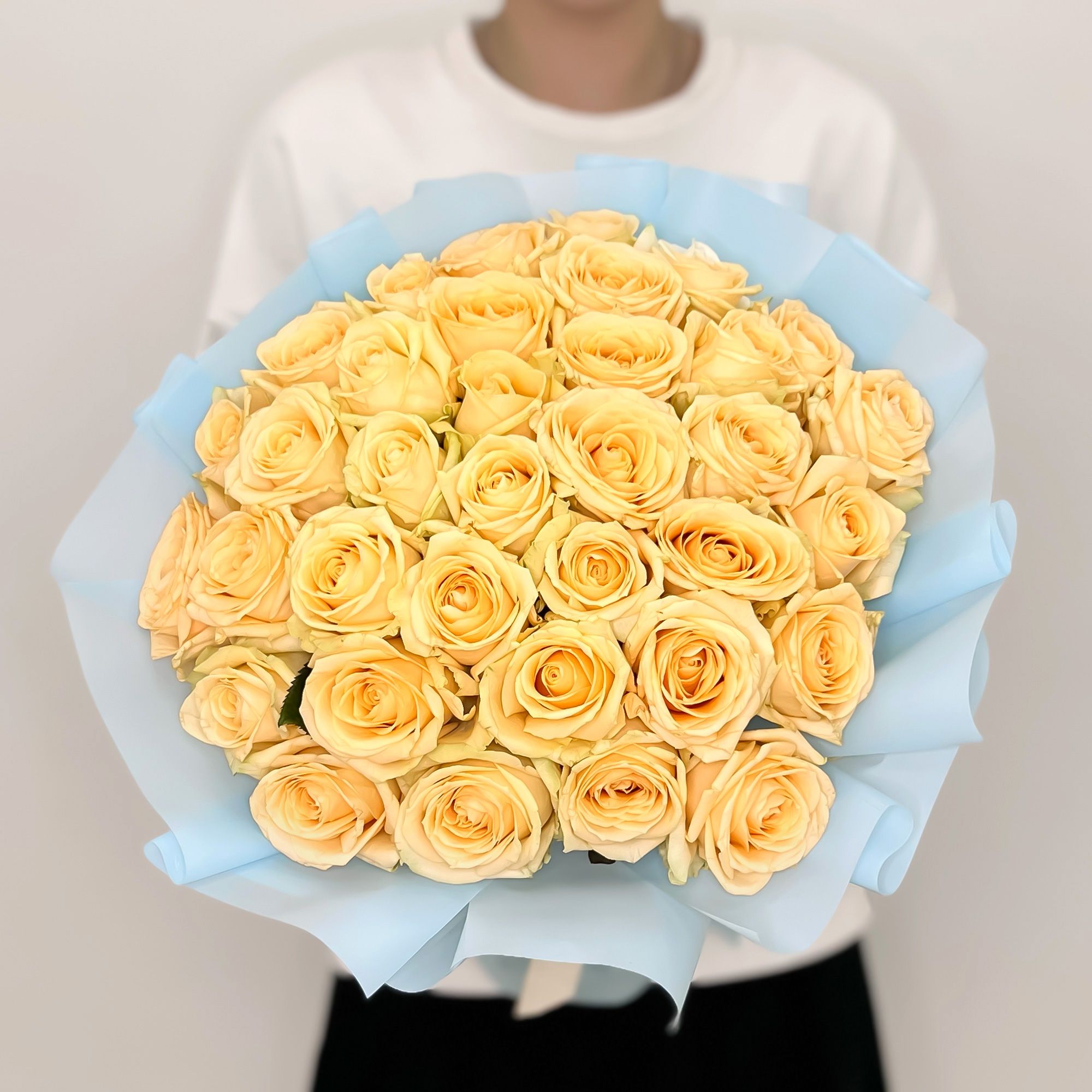 

Монобукет Лэтуаль Flowers роза 40 см 35 шт. кремовый Праздничный FLW001200, Праздничный